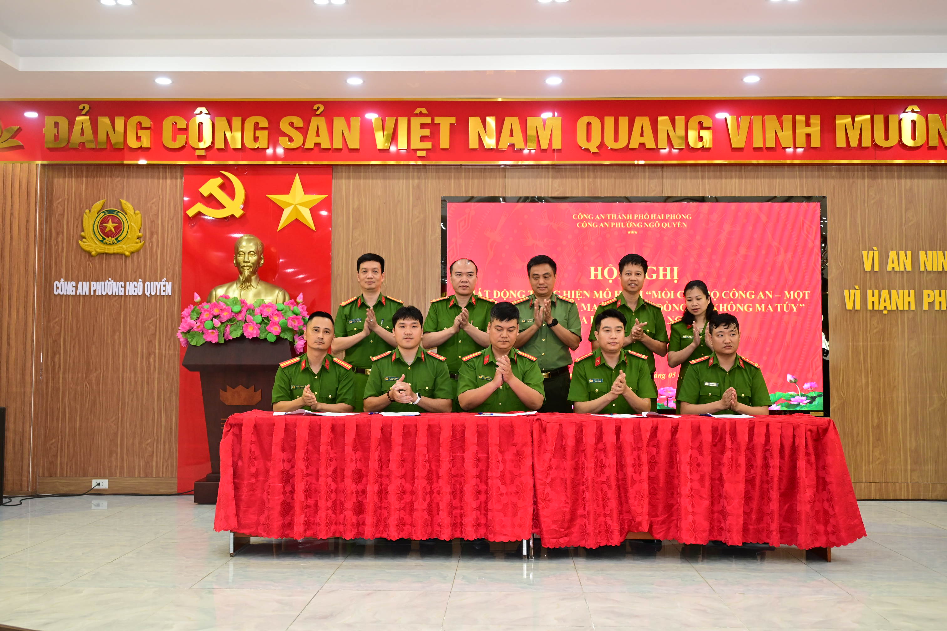 Công an phường Ngô Quyền: Thành lập 52 nhóm để thực hiện mô hình “Mỗi cán bộ Công an - Một tổ dân phố không ma túy” và “Dòng họ không ma túy”
